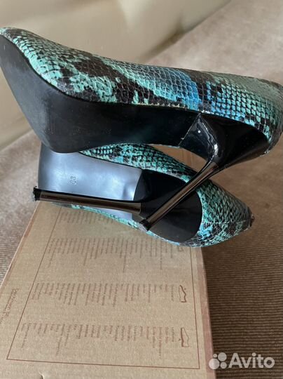 Женские туфли каблук 37-й размер как новые