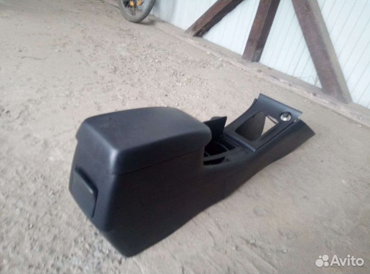 Подлокотник