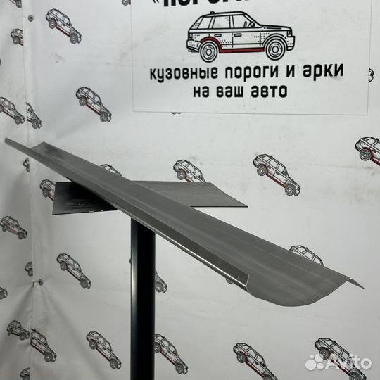 Кузовной правый порог Toyota Highlander 1