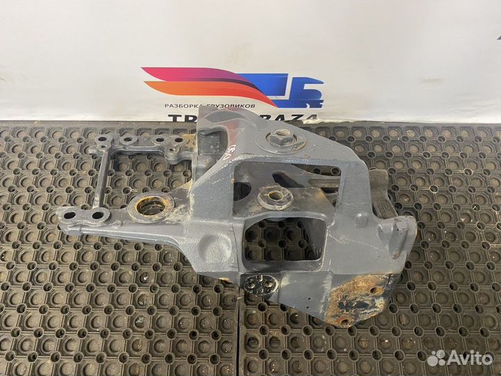 Кронштейн передней рессоры правый Daf XF106