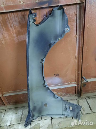 Крыло переднее левое ucf20