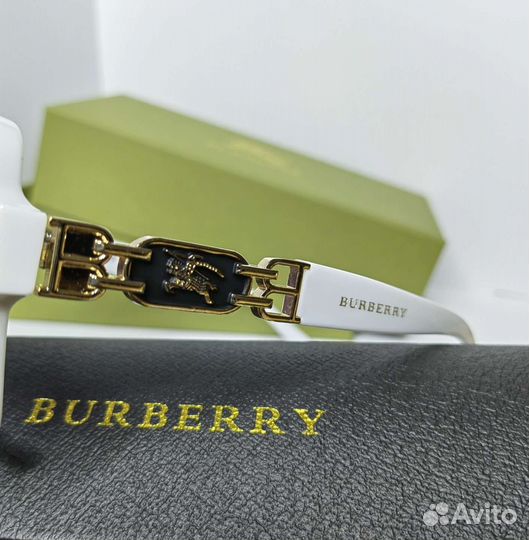 Солнцезащитные очки Burberry