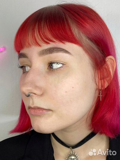 Модель на брови