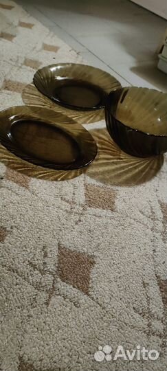 Тарелки, чашки, стаканы, салатница, масленка