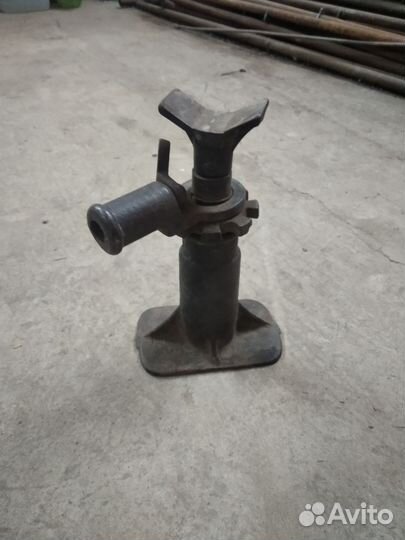 Домкрат винтовой УАЗ