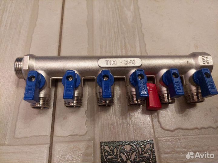 Коллектор с шаровыми кранами с 6 выходами на 1/2