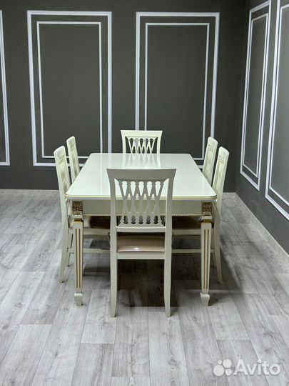 Стол и стулья для кухни. В наличии