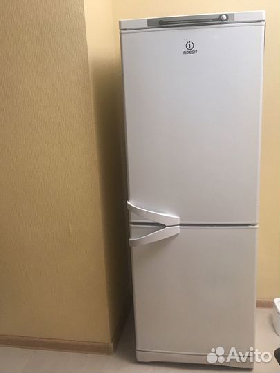 Холодильник бу Indesit