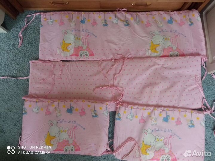 Детская кроватка с маятником и ящиком