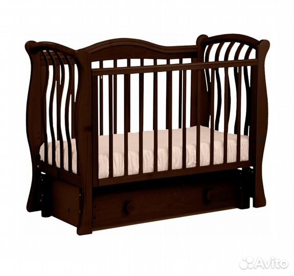 Детская кроватка с матрасом и наматрасником