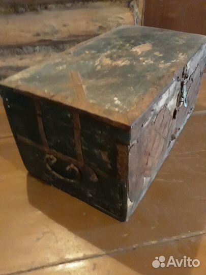 Сундук старинный