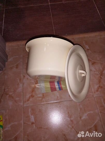 Эмалированный горшок