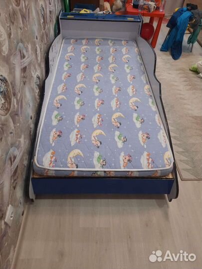 Детская кровать машинка с матрасом