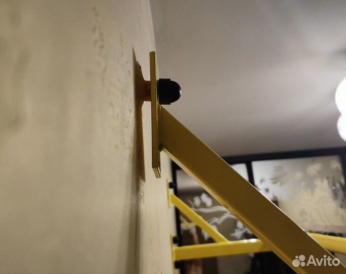 Турник настенный