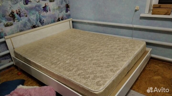 Матрас 180 200 бу