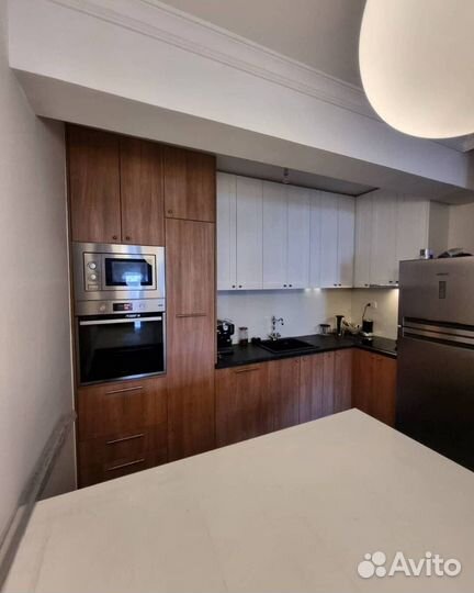 Кухня на заказ Фасады эмаль и шпон