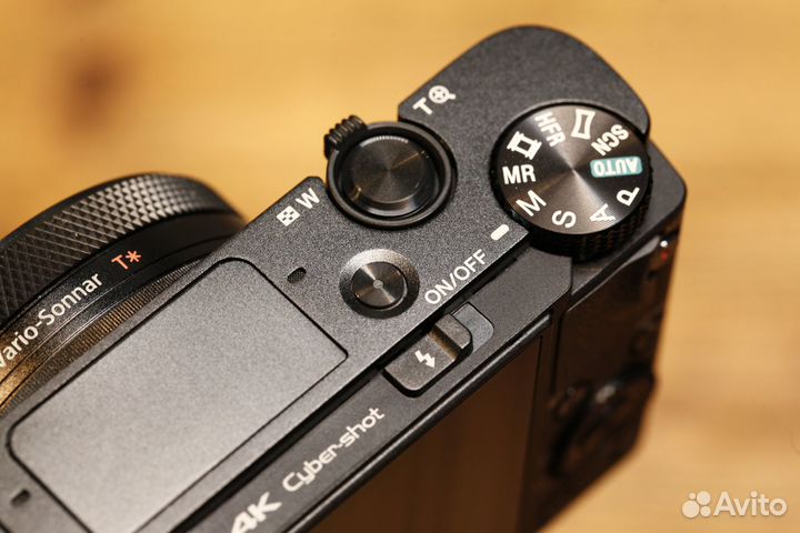 Sony Cyber-shot DSC-RX100M6