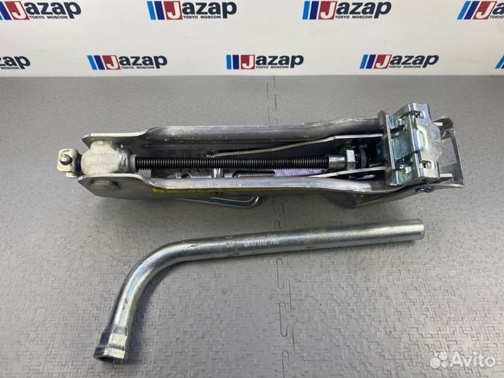 Домкрат Audi A4 B7 BWE 2008