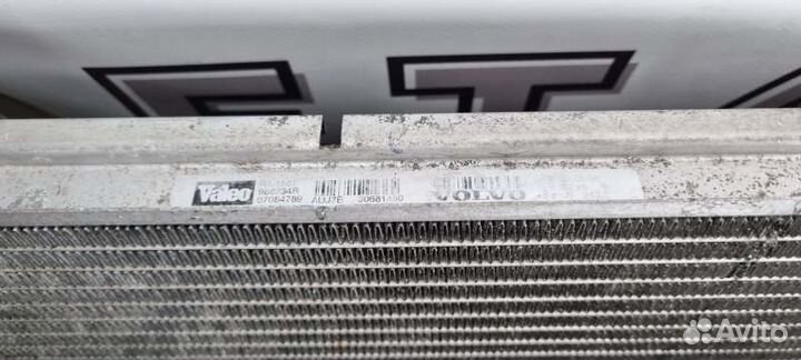 Радиатор охлаждения двигателя Volvo S60 седан