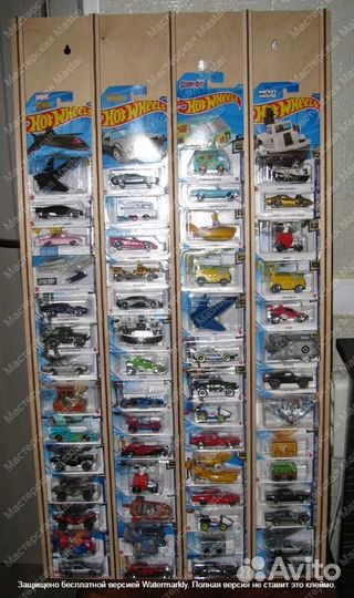 Полка для запакованных моделей Hot Wheels Mainline