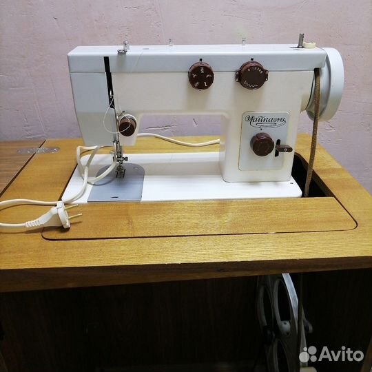 Швейная машина чайка 143