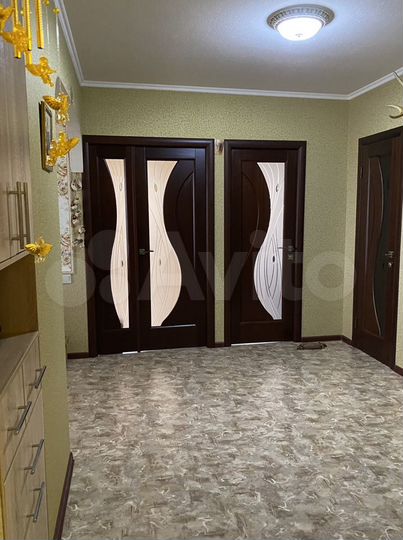 2-к. квартира, 82 м², 2/5 эт.