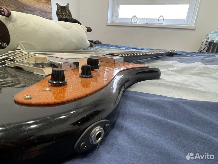 Ретро бас гитара 