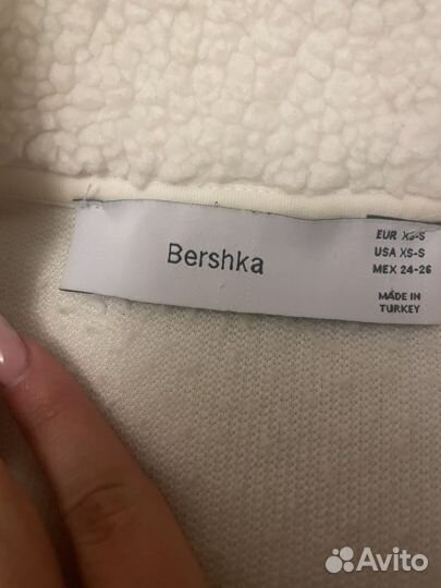 Кофта на молнии bershka