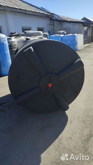 Бак 2000 литров новый (2 куба)