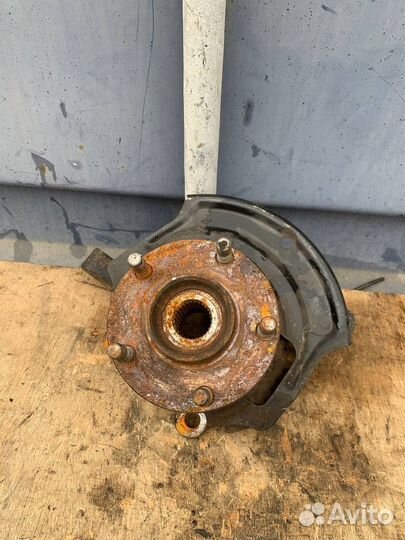 Кулак поворотный передний левый Nissan X-Trail t30