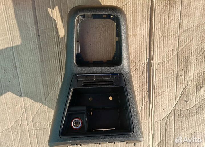 Консоль Volkswagen Tiguan