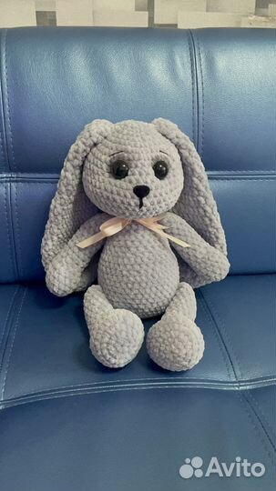 Плюшевый зайка амигуруми