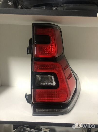 Правый фонарь на Land Cruiser Prado оригинал
