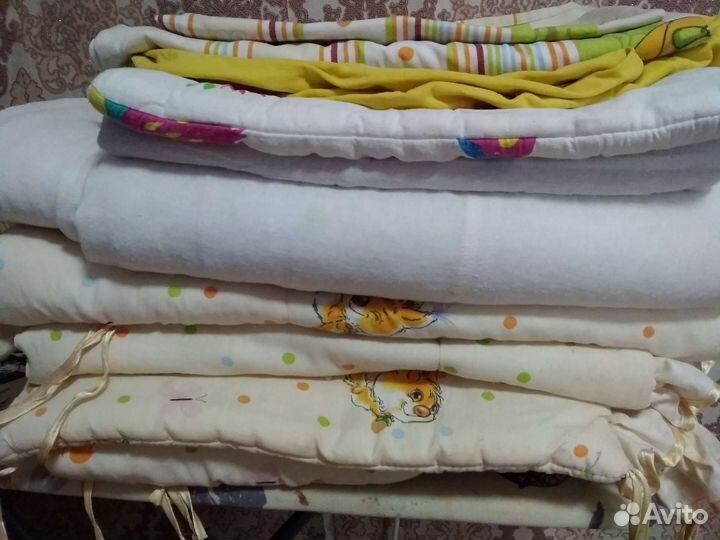 Бортики в кроватку+ весь комплект