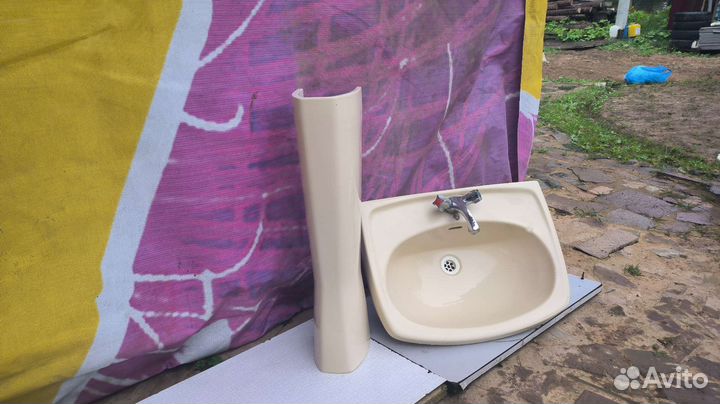 Сантехника: Биде, раковины и умывальник. Новые