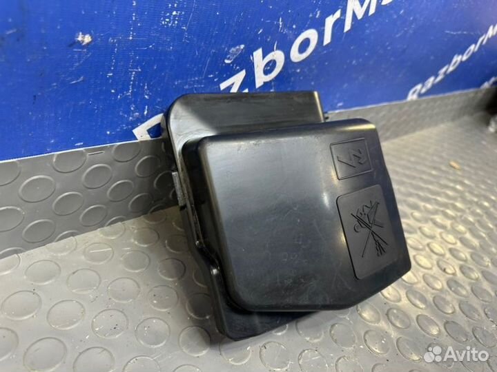 Крышка блока предохранителей Nissan Terrano D10