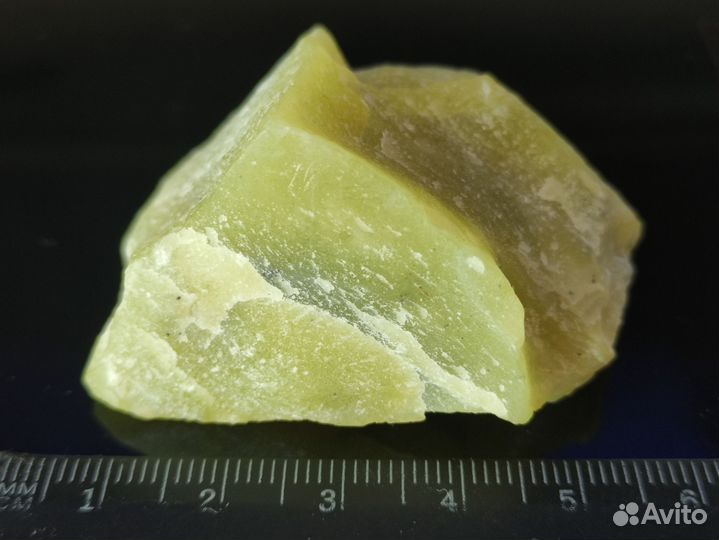 Бовенит натуральный камень