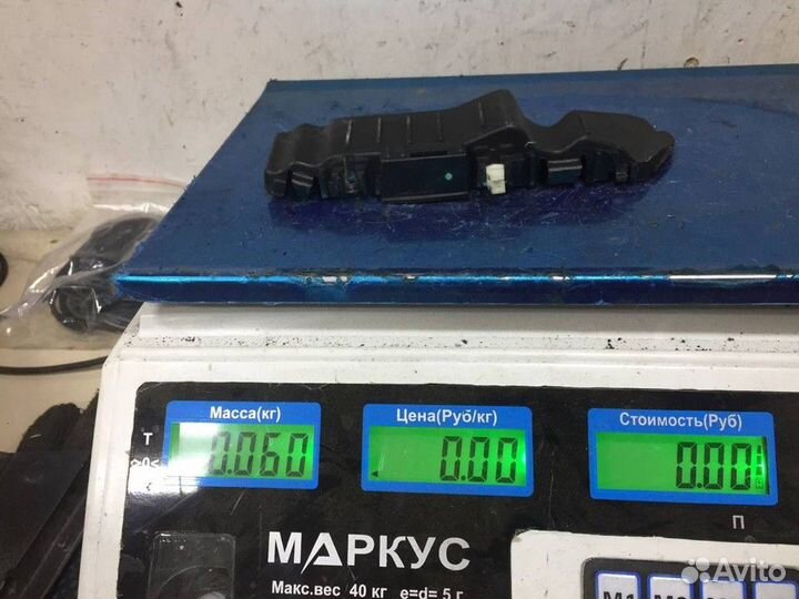 Кронштейн переднего бампера правый Hyundai Solaris