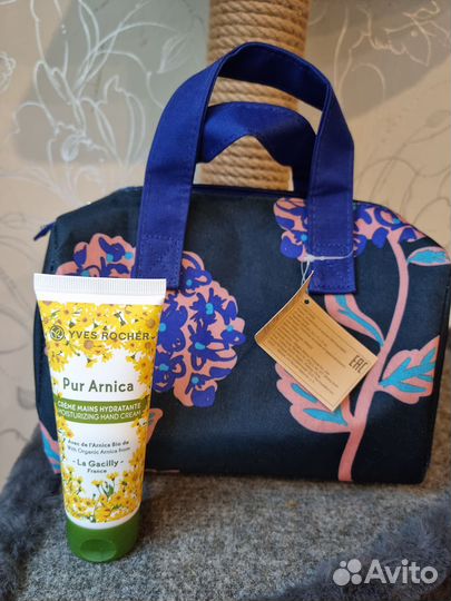 Косметичка и крем Yves rocher