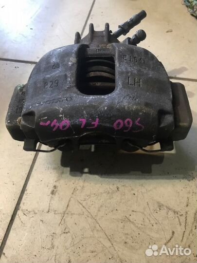 Суппорт передний левый Volvo S60