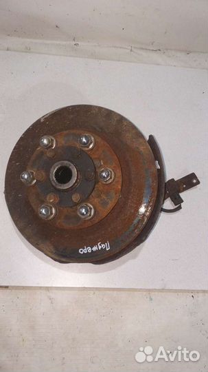 Поворотный кулак перед Mitsubishi Pajero Sport