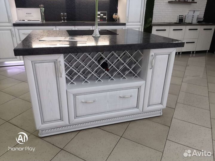 Кухонный гарнитур выставочный образец