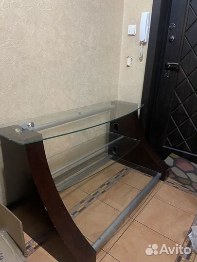 Стеклянная тумба под тв