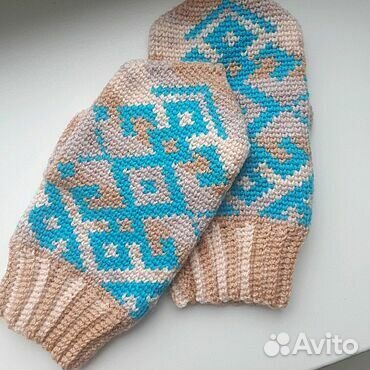Варежки жаккардовые женские, вязанные крючком