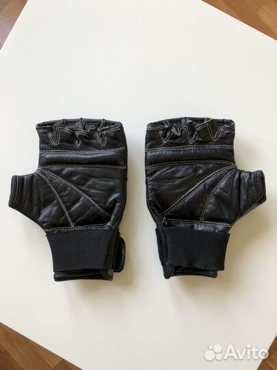 Боксерские перчатки