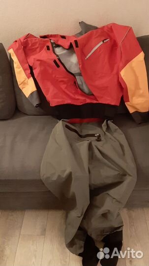 Сухой гидрокостюм