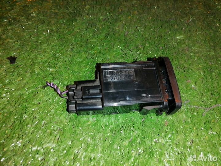 Кнопка открывания бензобака 84841-48010 Toyota Cro