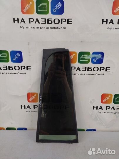 Форточка двери задняя левая Lexus Lx570 3 3UR-FE