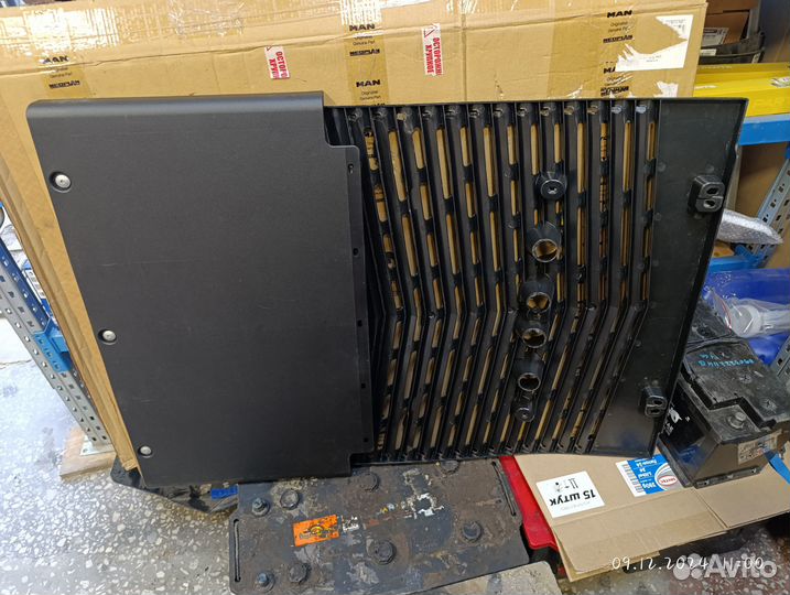 81664106655 Брызговик MAN TGA/TGS/TGX 684х376 мм