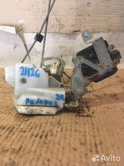 Замок двери задний правый Mitsubishi Pajero 3